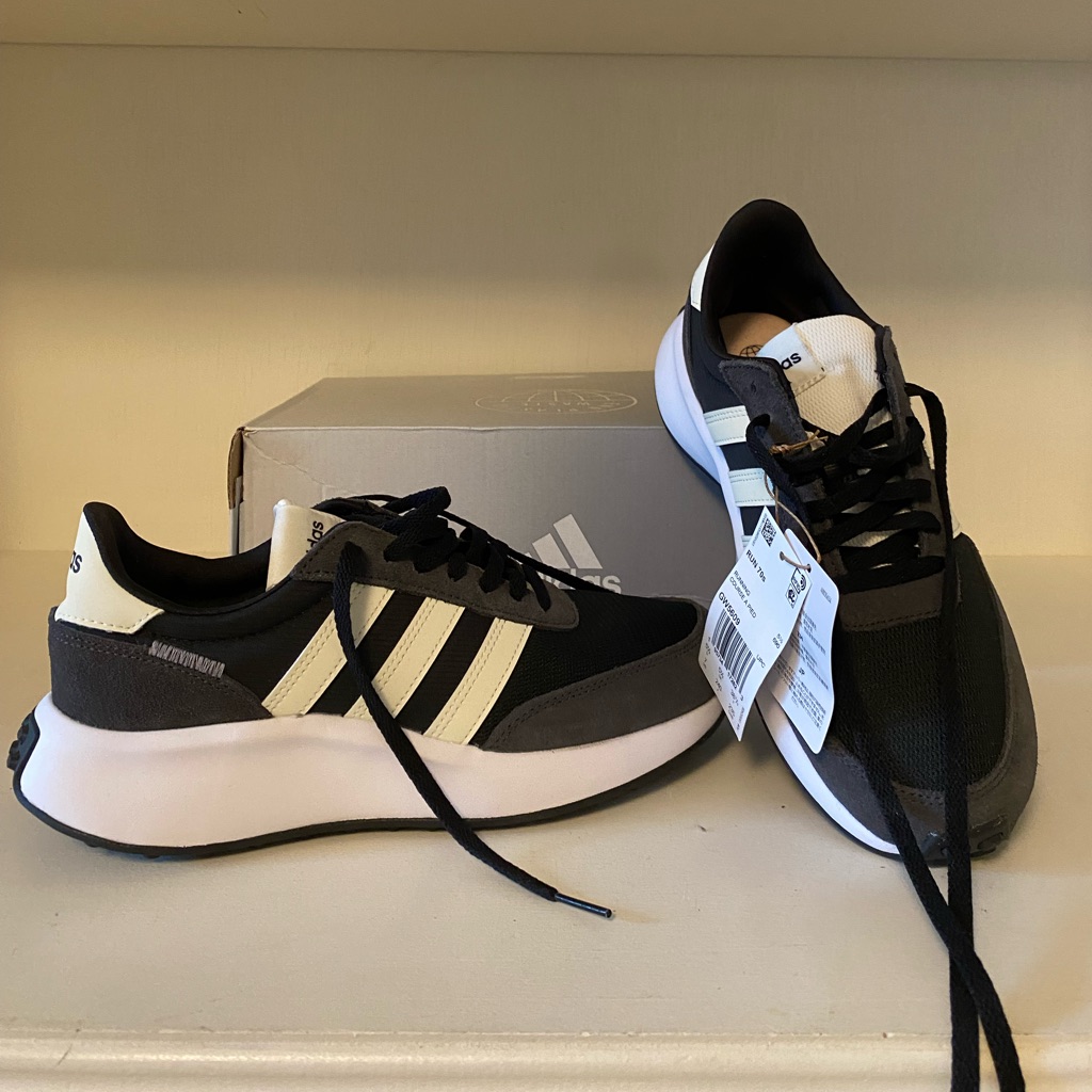 Nwt Woman’s Adidas Run 70’s Sustainable Sneakers. Size 7. Never Worn